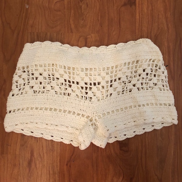 white crochet shorts - Picture 2 of 2